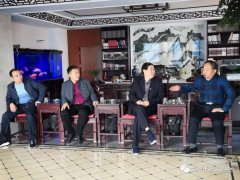 中共郑州市周口商会党支部书记刘本在同志走进会员企业 ——交流党建工作、